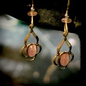 SOLD!! 🪄Pink Dangle Earrings with Copper Wire. Vintage inspired